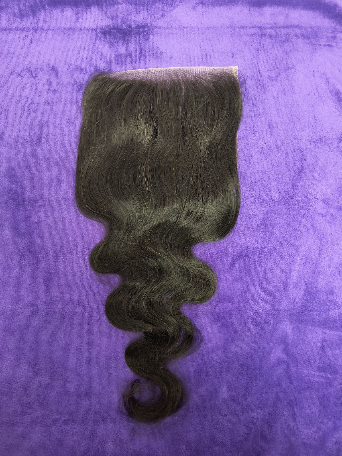 7x7 lace closure made with 100% raw, unprocessed human hair,offering a natural-looking hairline.